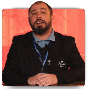 Depoimentos de clientes da Solaro destacando resultados obtidos com estratégias de tráfego pago e marketing digital.
